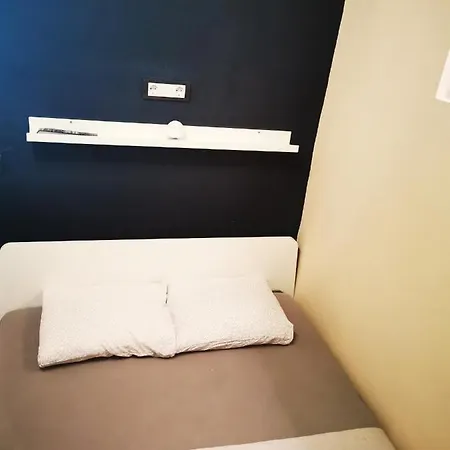 Nest 招待所 *